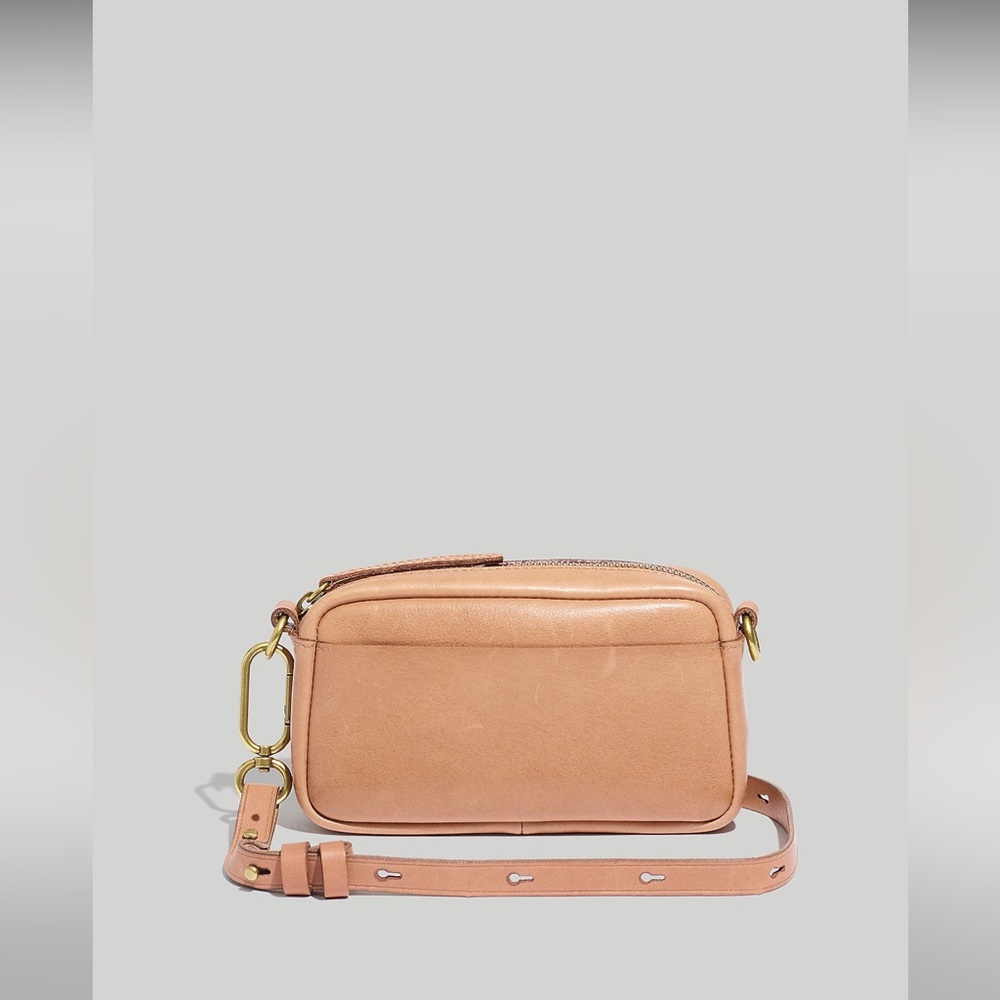Leather carabiner bag